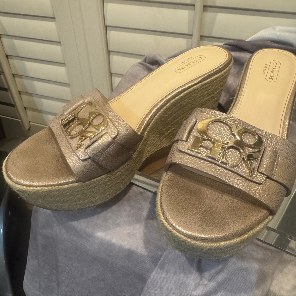 Coach Carlana Signature Espadrille Wedge Gold Wedge Sandals 9.5m Nice‎ - Picture 2 of 4